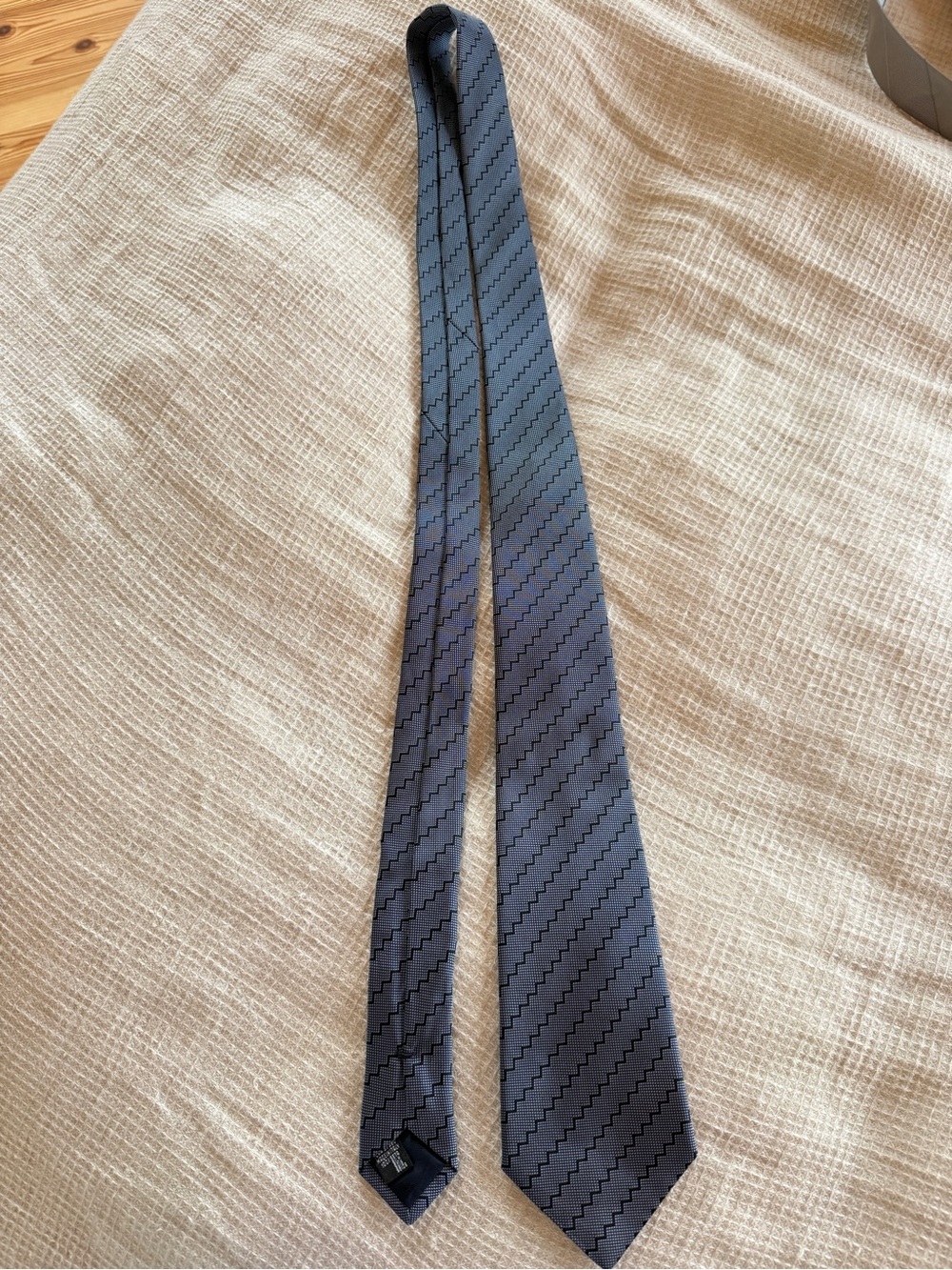 Emporio Armani Made in Italy 100% Silk Tie Navy Blue Geometric 3.25”
